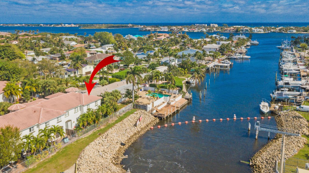 For Sale: $549,900 (4 beds, 2 baths, 1945 Square Feet)