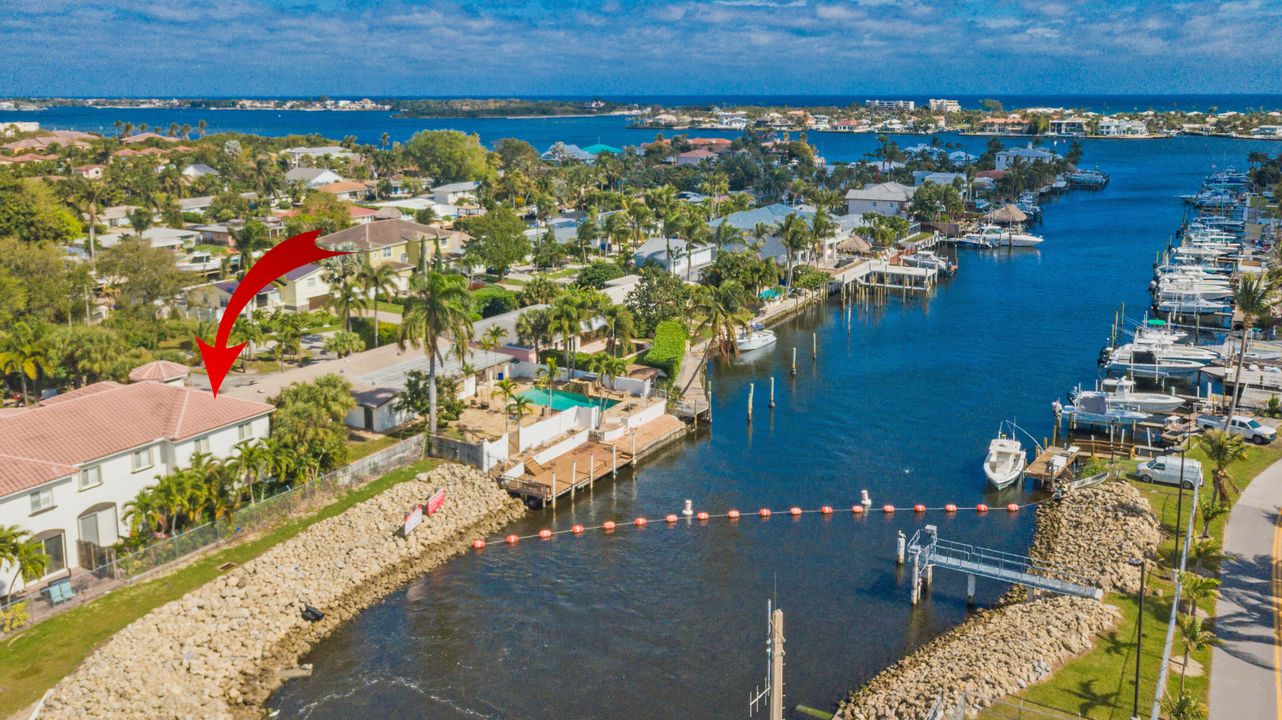 For Sale: $549,900 (4 beds, 2 baths, 1945 Square Feet)