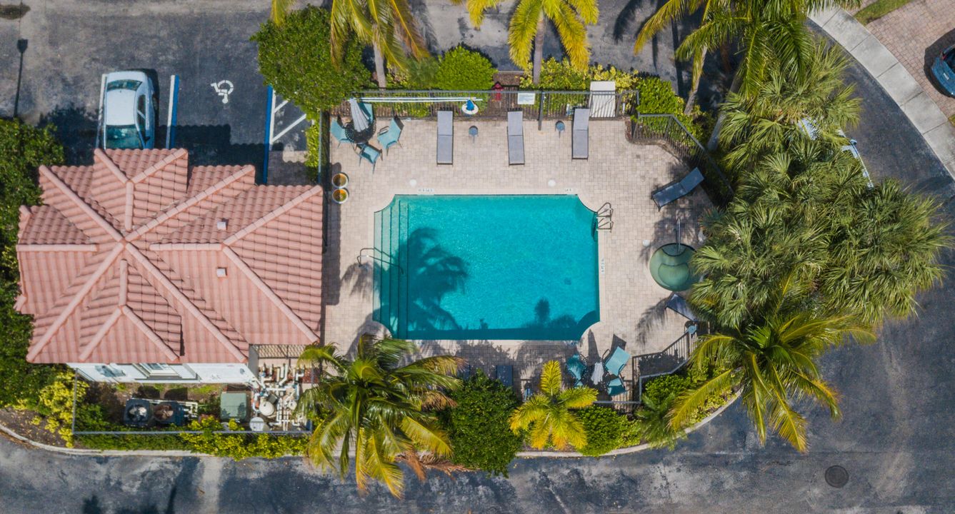 For Sale: $549,900 (4 beds, 2 baths, 1945 Square Feet)