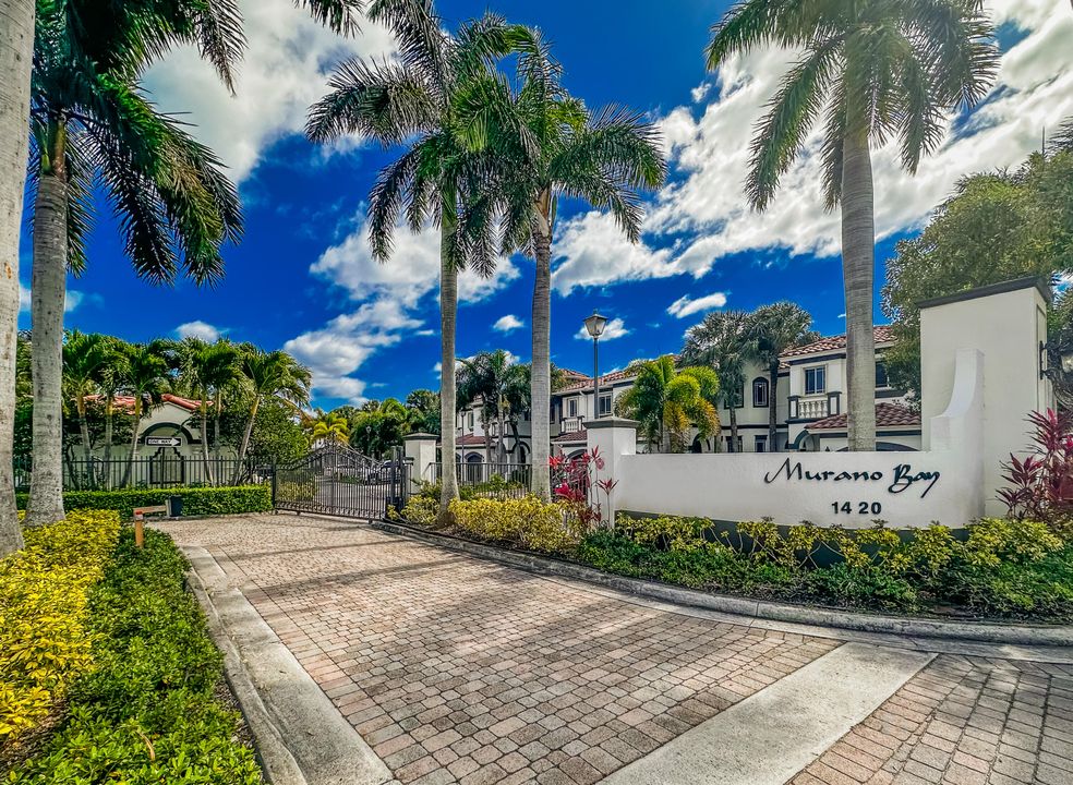 For Sale: $549,900 (4 beds, 2 baths, 1945 Square Feet)