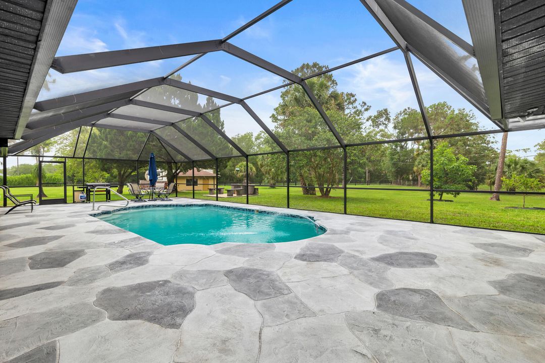 Activo con contrato: $1,475,000 (3 camas, 3 baños, 3279 Pies cuadrados)