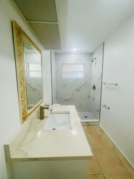 Active With Contract: $1,450 (1 beds, 1 baths, 640 Square Feet)