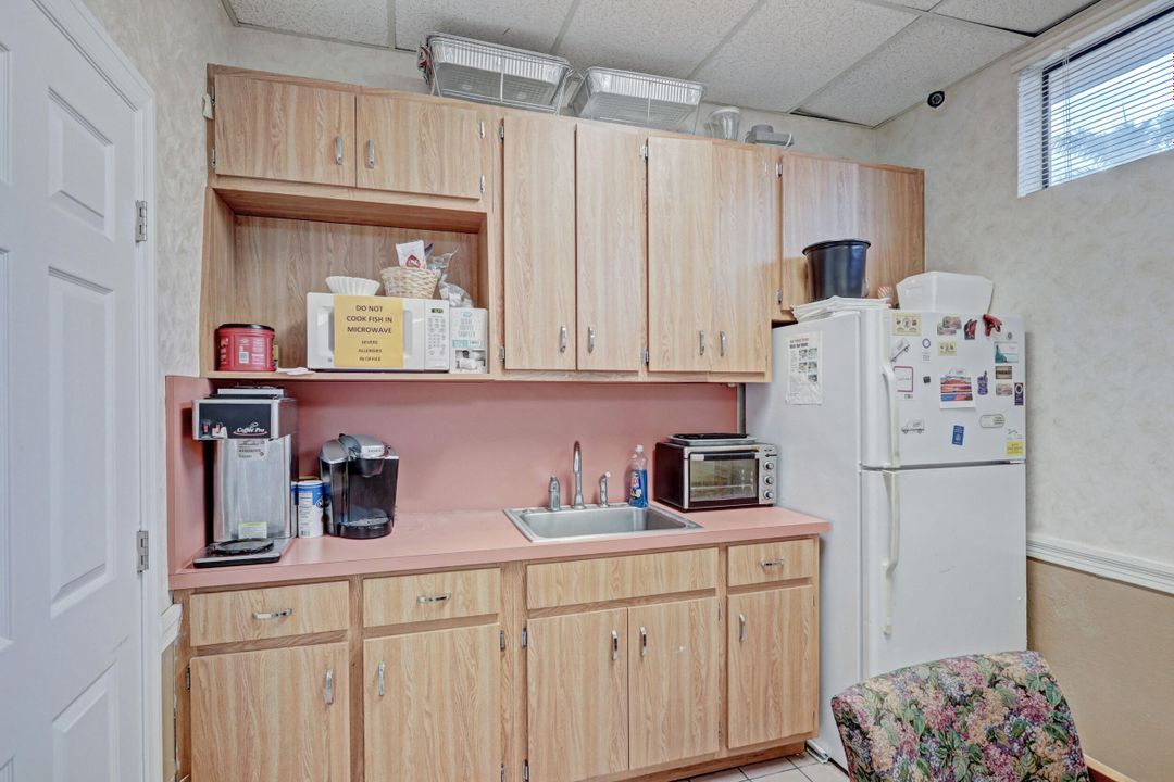 На продажу: $32 (0 спален, 0 ванн, 2851 Квадратных фут)