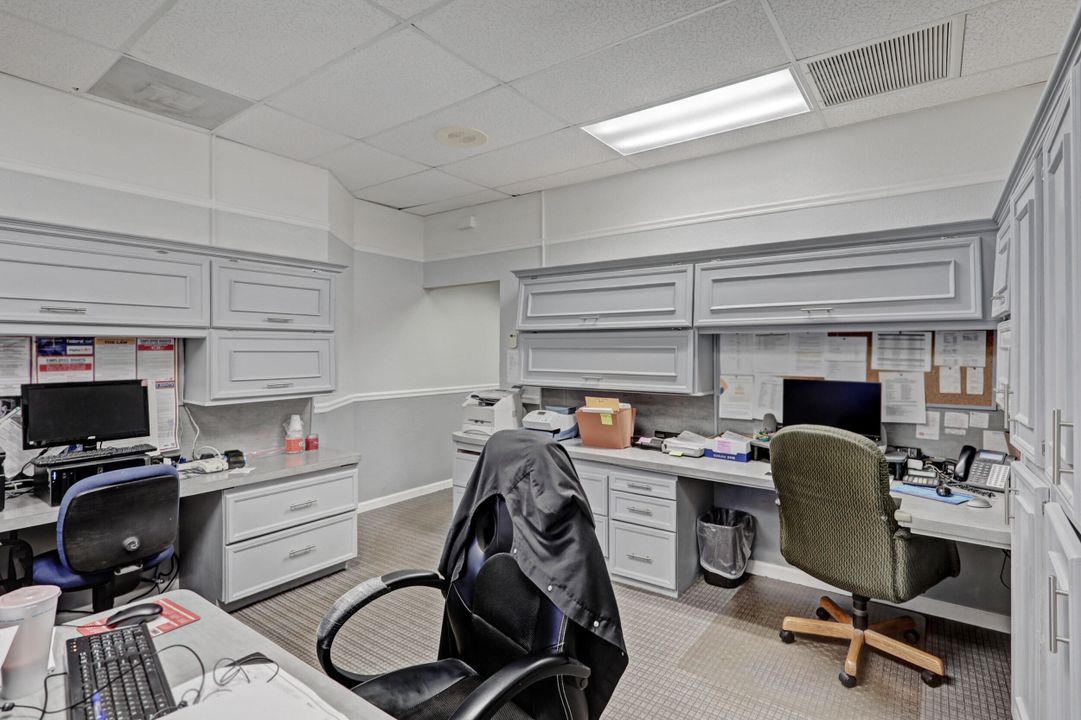 На продажу: $32 (0 спален, 0 ванн, 2851 Квадратных фут)