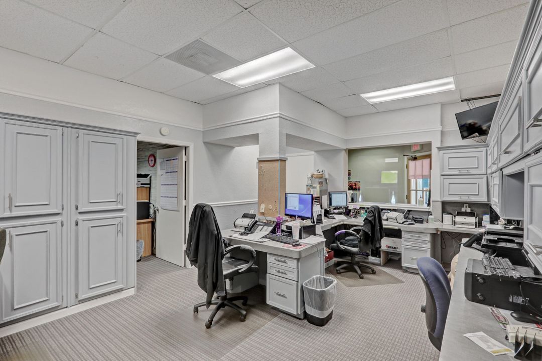 На продажу: $32 (0 спален, 0 ванн, 2851 Квадратных фут)