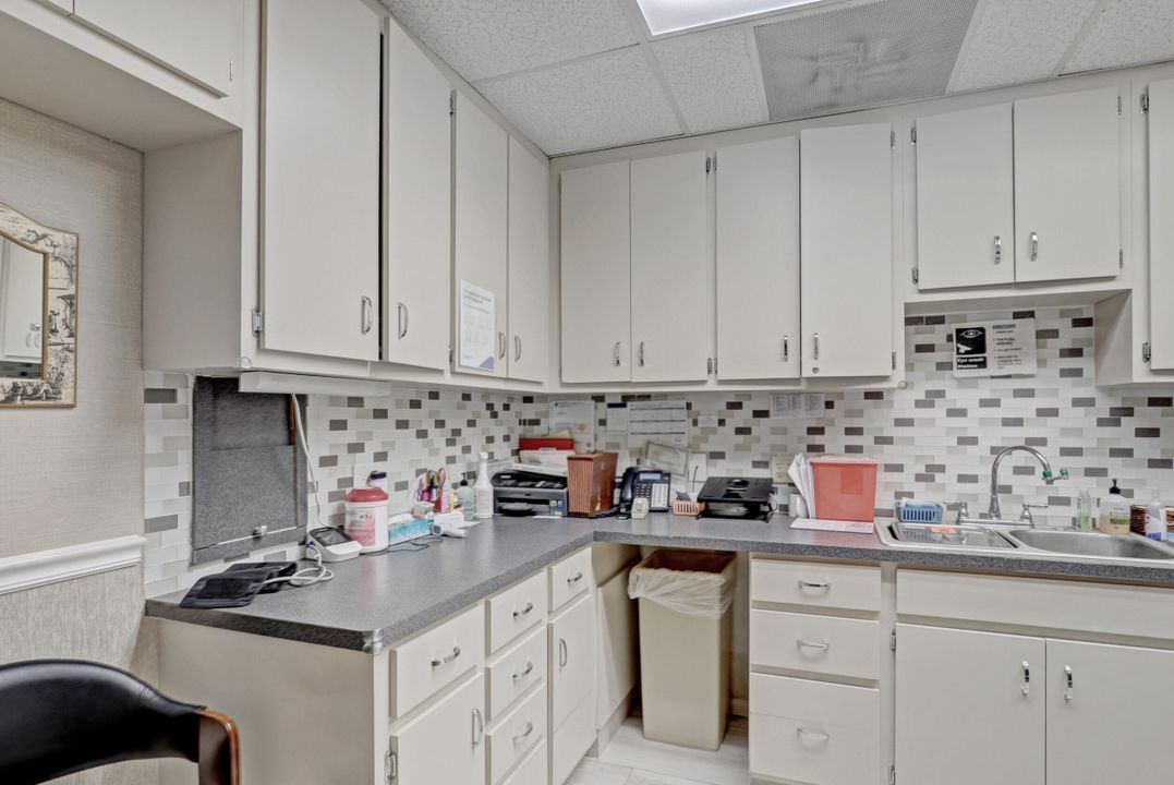 На продажу: $32 (0 спален, 0 ванн, 2851 Квадратных фут)