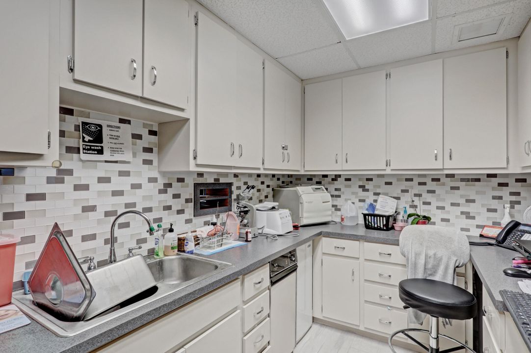 На продажу: $32 (0 спален, 0 ванн, 2851 Квадратных фут)