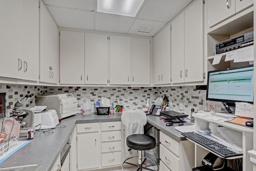 На продажу: $32 (0 спален, 0 ванн, 2851 Квадратных фут)