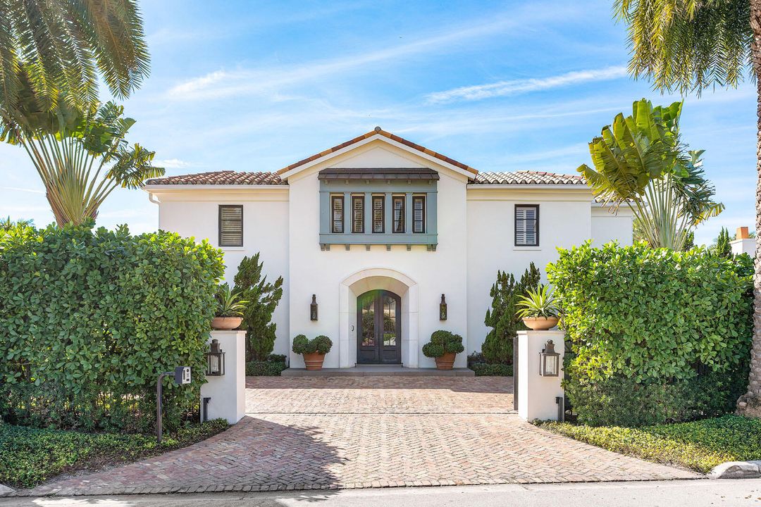 合同活跃: $8,750,000 (5 贝兹, 6 浴室, 6793 平方英尺)