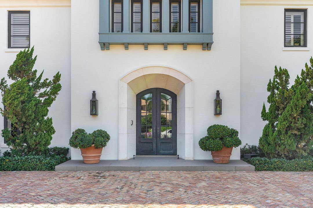 合同活跃: $8,750,000 (5 贝兹, 6 浴室, 6793 平方英尺)