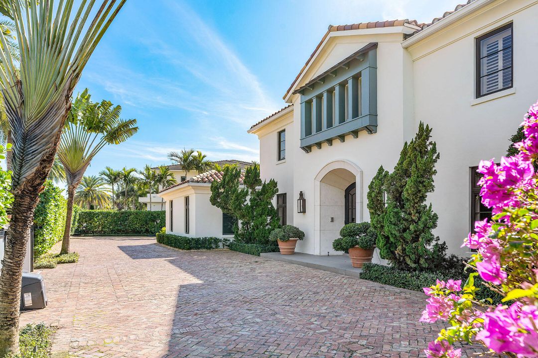 合同活跃: $8,750,000 (5 贝兹, 6 浴室, 6793 平方英尺)