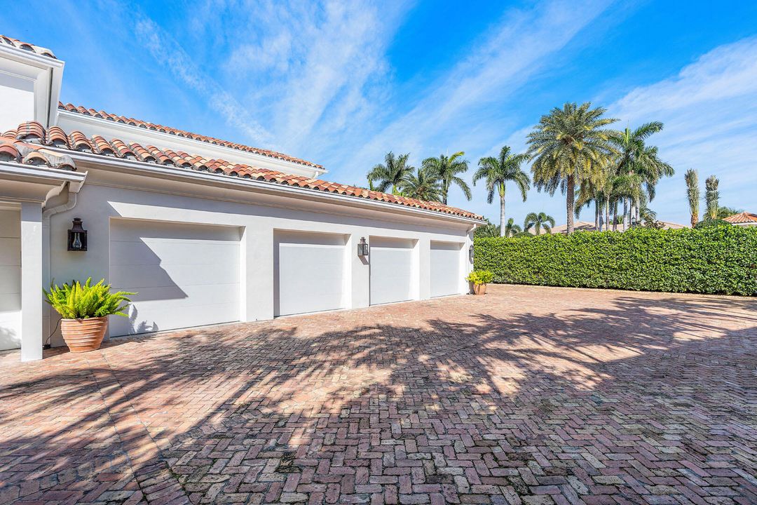 合同活跃: $8,750,000 (5 贝兹, 6 浴室, 6793 平方英尺)