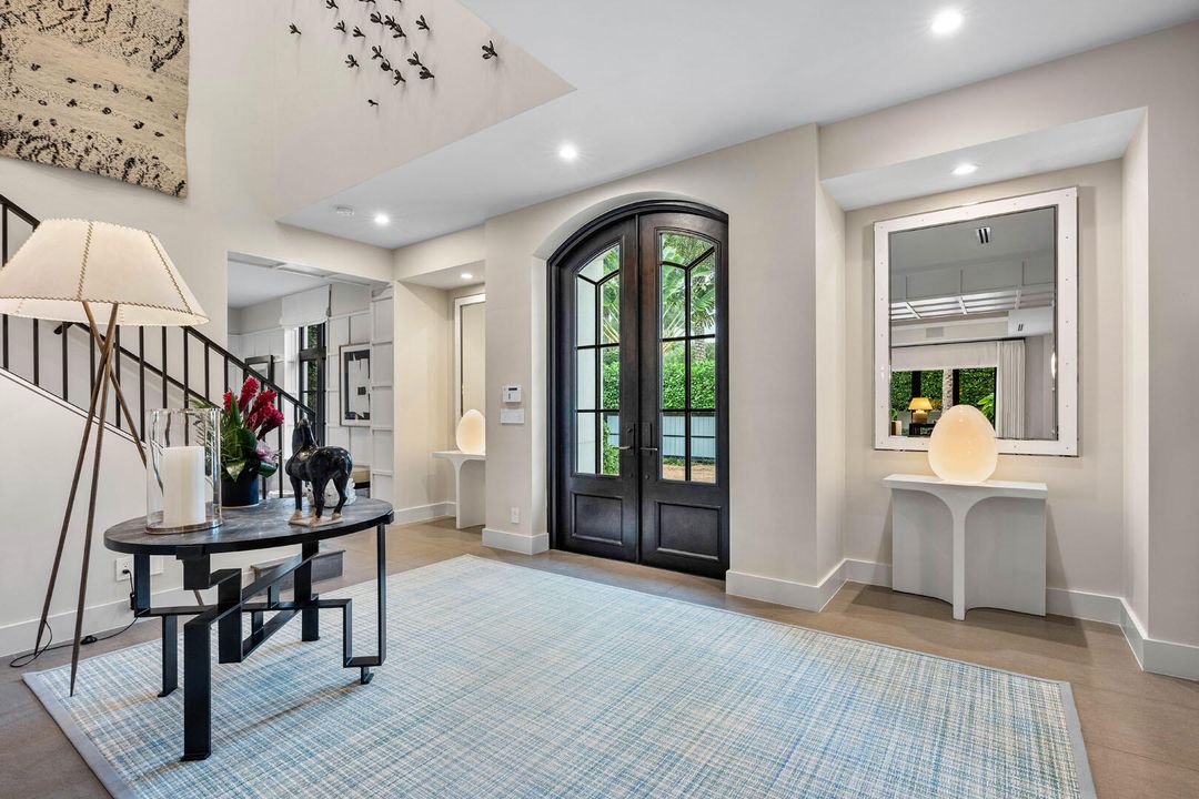 合同活跃: $8,750,000 (5 贝兹, 6 浴室, 6793 平方英尺)