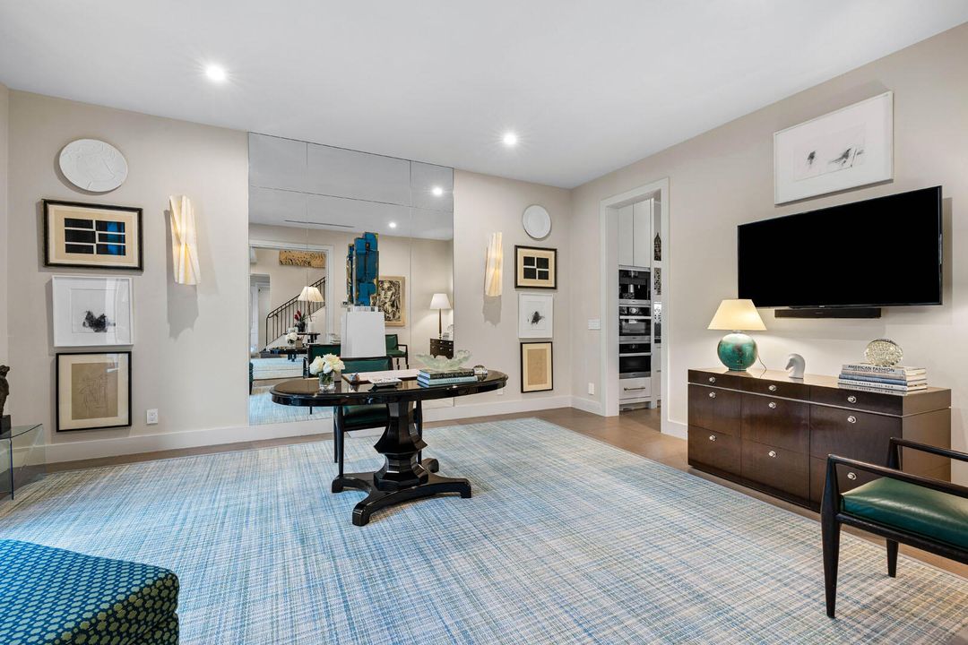 合同活跃: $8,750,000 (5 贝兹, 6 浴室, 6793 平方英尺)