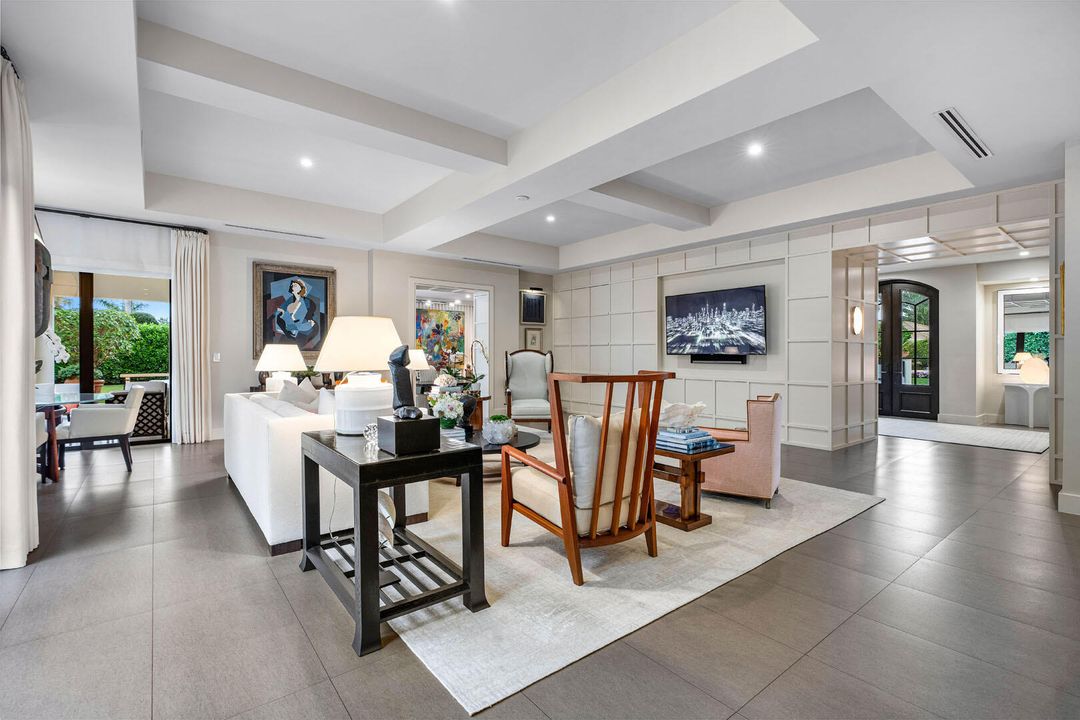 合同活跃: $8,750,000 (5 贝兹, 6 浴室, 6793 平方英尺)