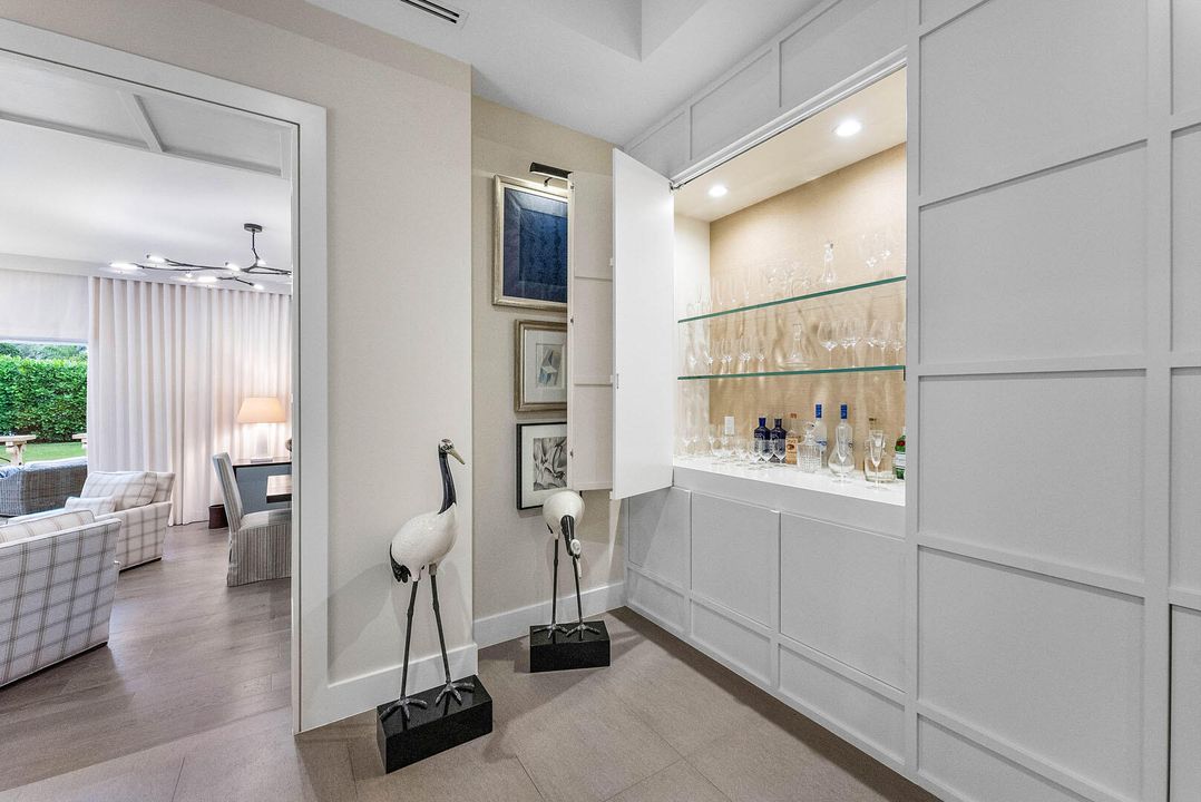 合同活跃: $8,750,000 (5 贝兹, 6 浴室, 6793 平方英尺)