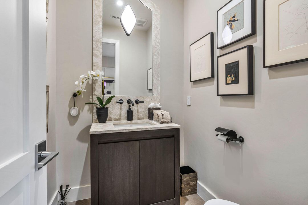 合同活跃: $8,750,000 (5 贝兹, 6 浴室, 6793 平方英尺)