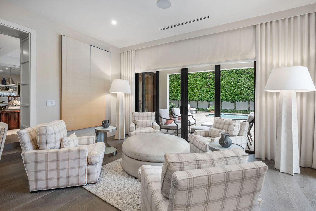 合同活跃: $8,750,000 (5 贝兹, 6 浴室, 6793 平方英尺)