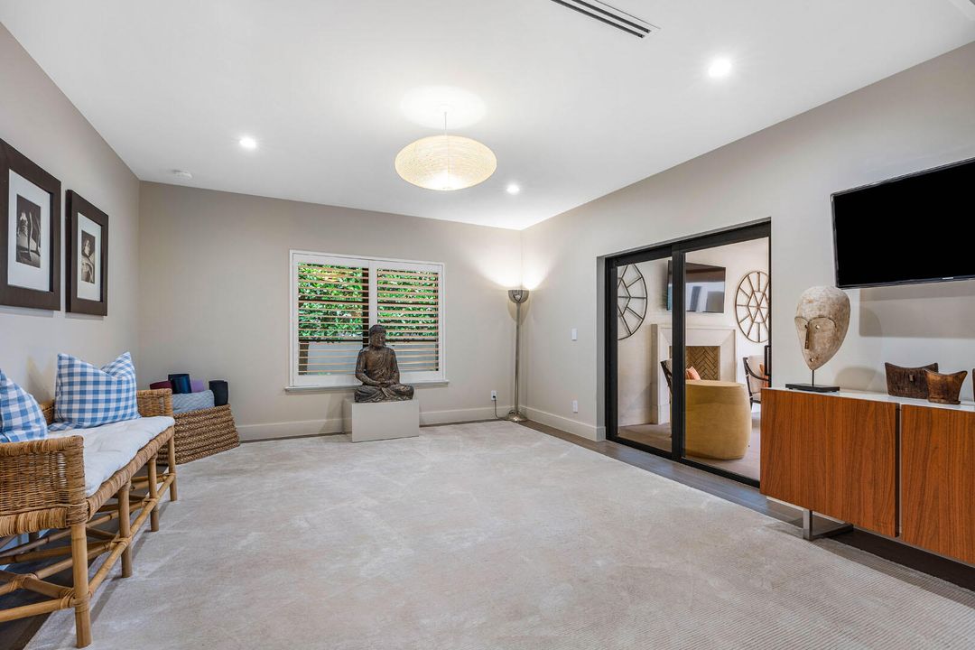 合同活跃: $8,750,000 (5 贝兹, 6 浴室, 6793 平方英尺)