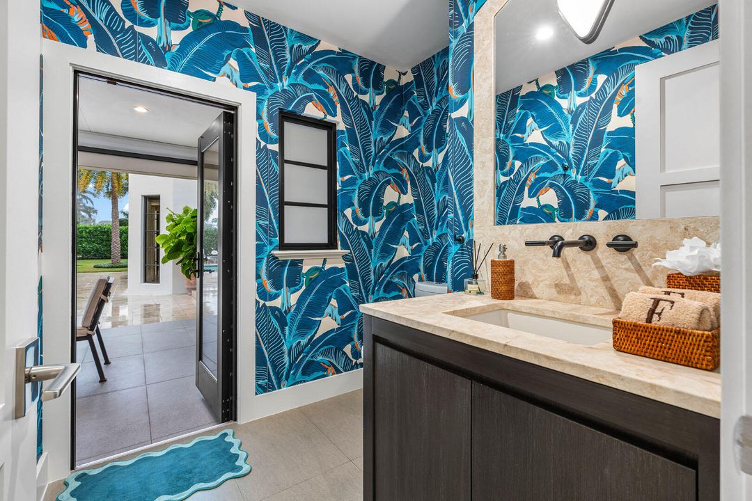 合同活跃: $8,750,000 (5 贝兹, 6 浴室, 6793 平方英尺)