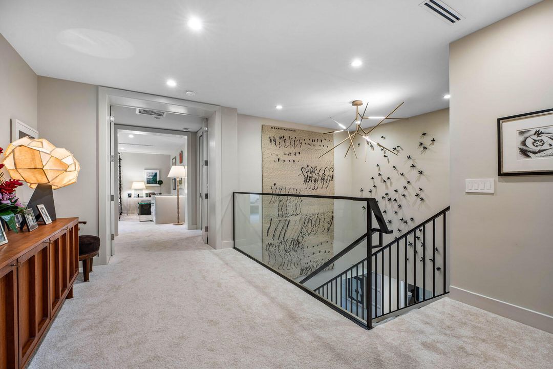 合同活跃: $8,750,000 (5 贝兹, 6 浴室, 6793 平方英尺)