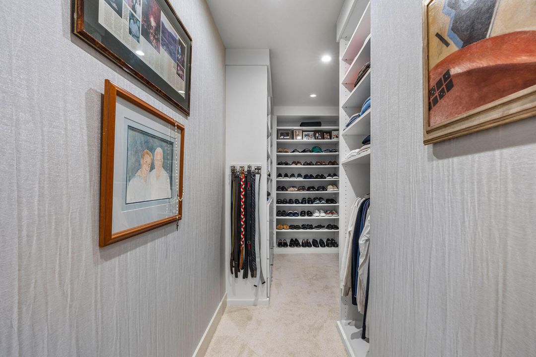 合同活跃: $8,750,000 (5 贝兹, 6 浴室, 6793 平方英尺)