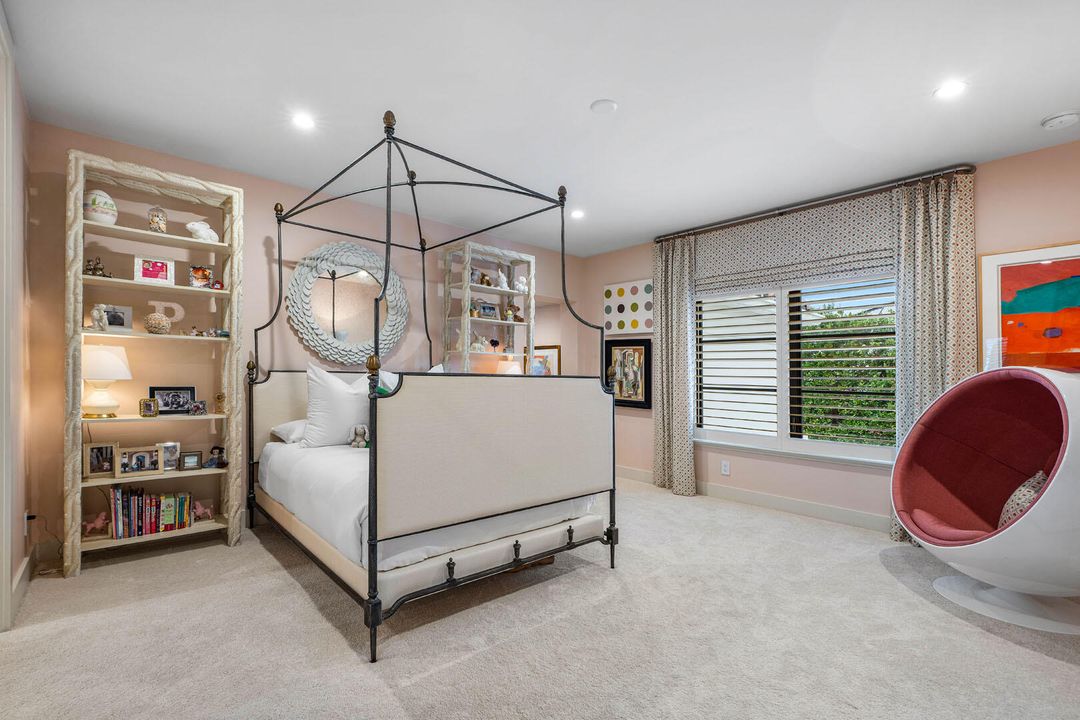 合同活跃: $8,750,000 (5 贝兹, 6 浴室, 6793 平方英尺)