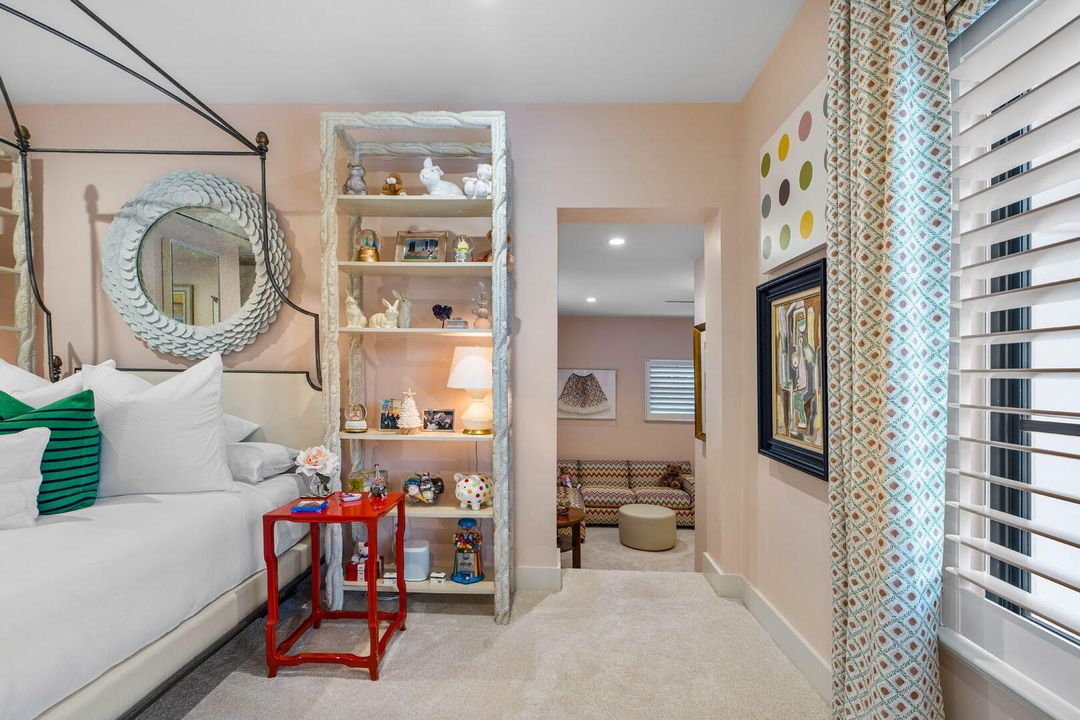 合同活跃: $8,750,000 (5 贝兹, 6 浴室, 6793 平方英尺)