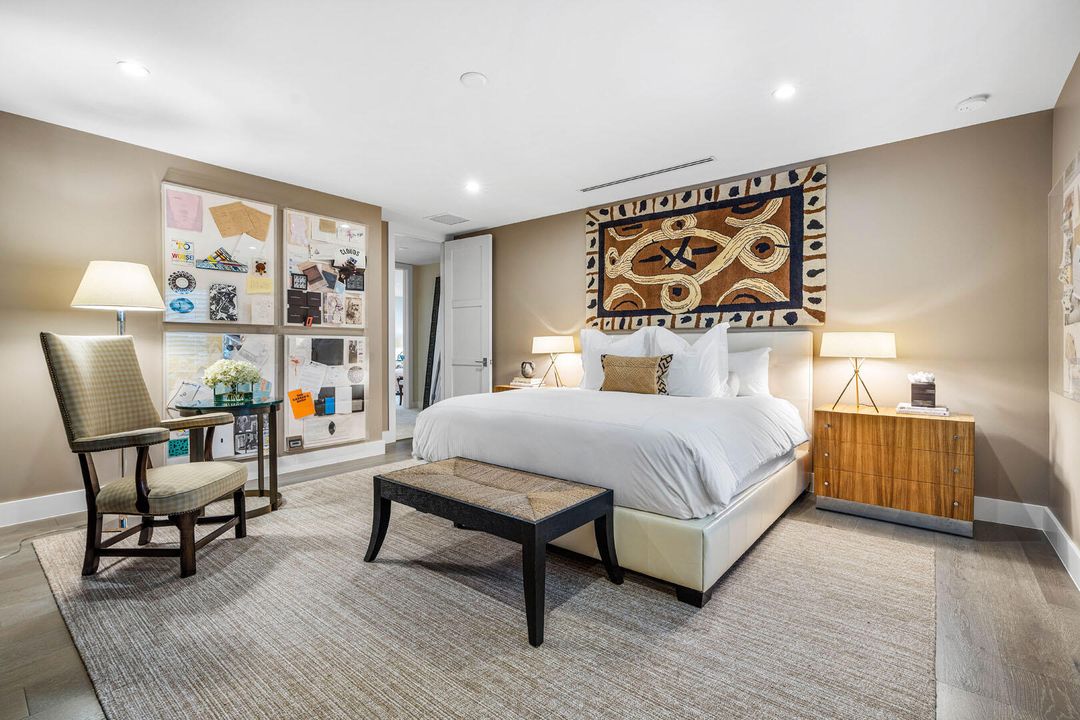 合同活跃: $8,750,000 (5 贝兹, 6 浴室, 6793 平方英尺)