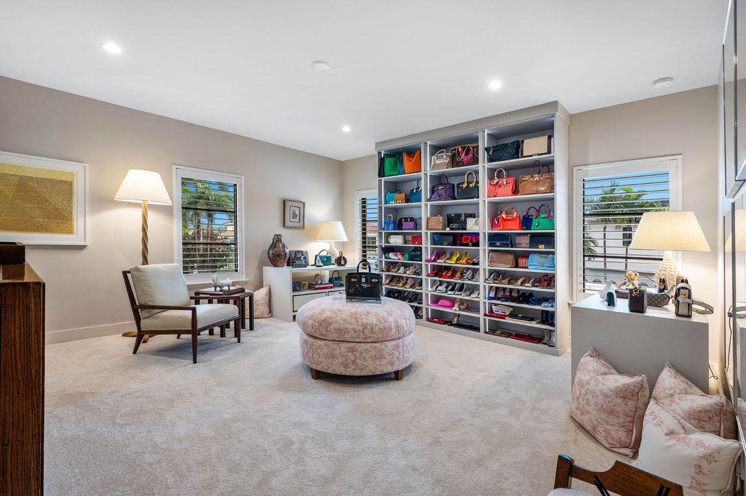 合同活跃: $8,750,000 (5 贝兹, 6 浴室, 6793 平方英尺)