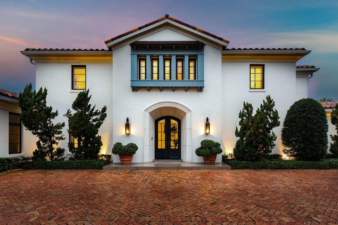 合同活跃: $8,750,000 (5 贝兹, 6 浴室, 6793 平方英尺)