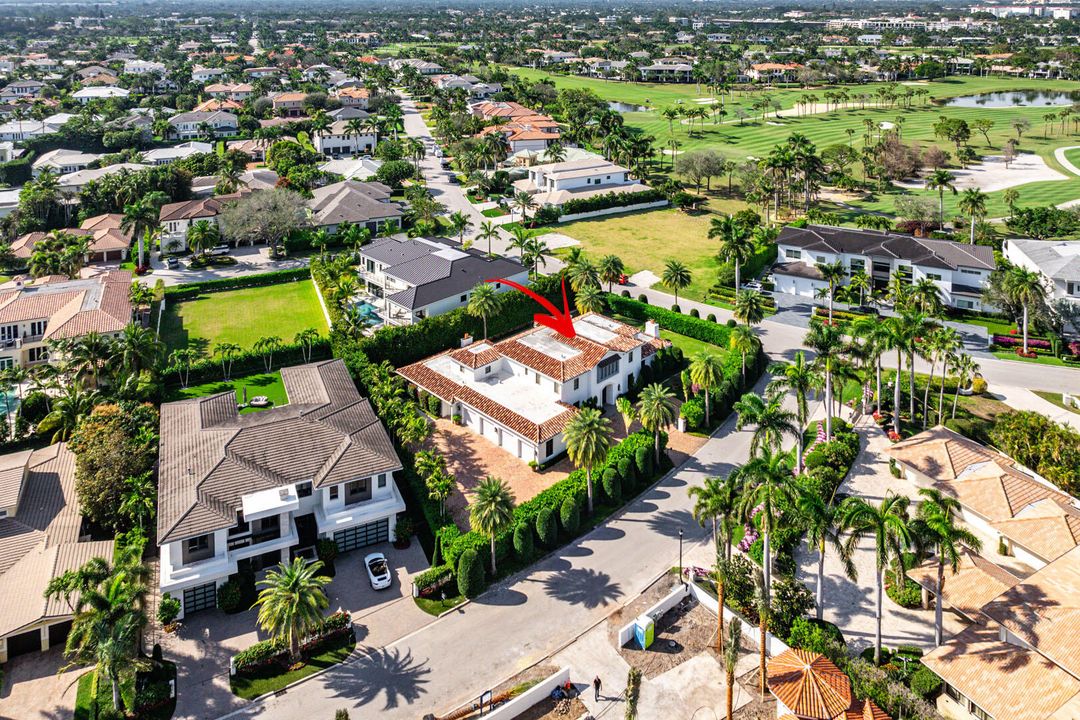 合同活跃: $8,750,000 (5 贝兹, 6 浴室, 6793 平方英尺)