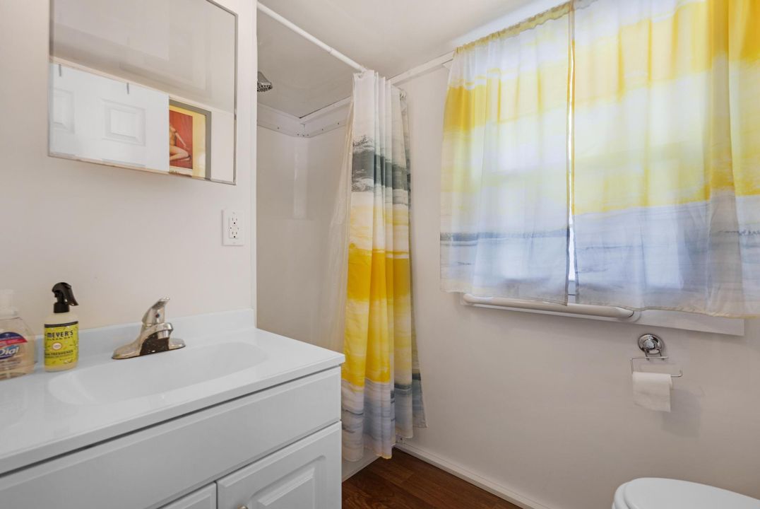 For Sale: $250,000 (1 beds, 1 baths, 600 Square Feet)
