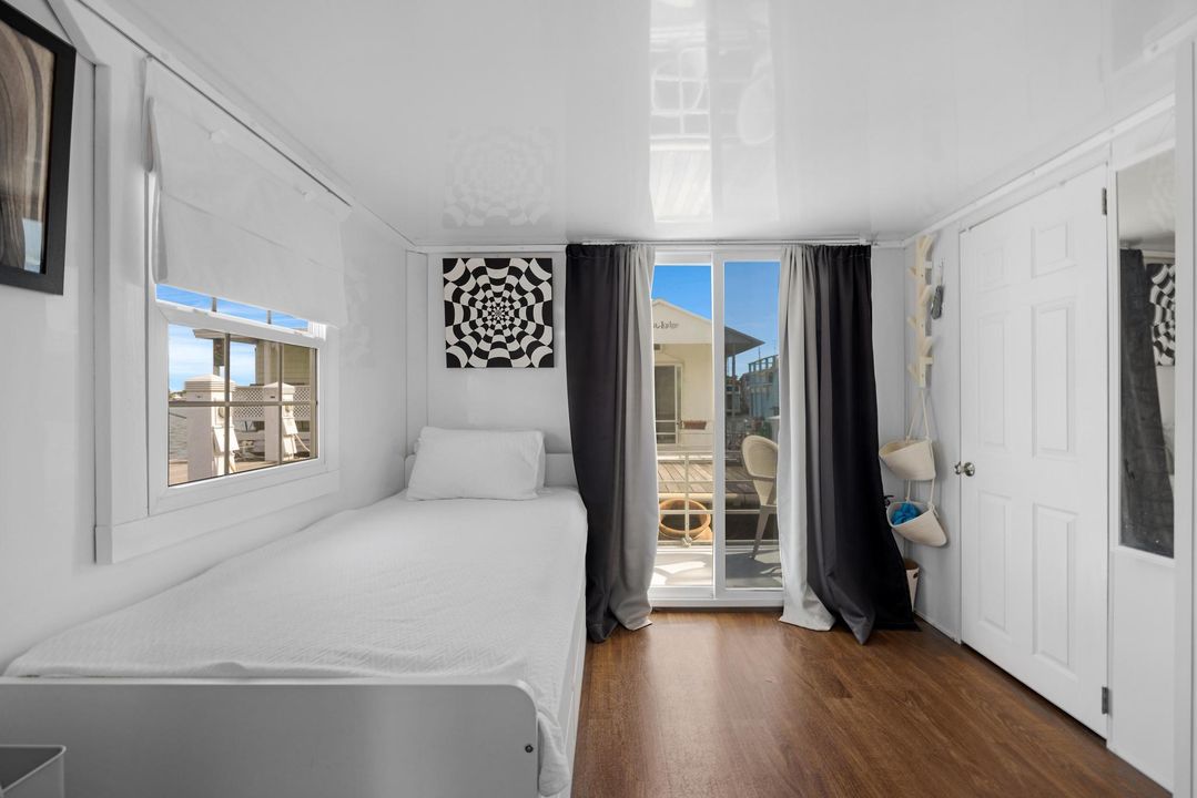 For Sale: $250,000 (1 beds, 1 baths, 600 Square Feet)