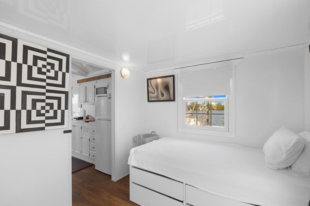 For Sale: $250,000 (1 beds, 1 baths, 600 Square Feet)