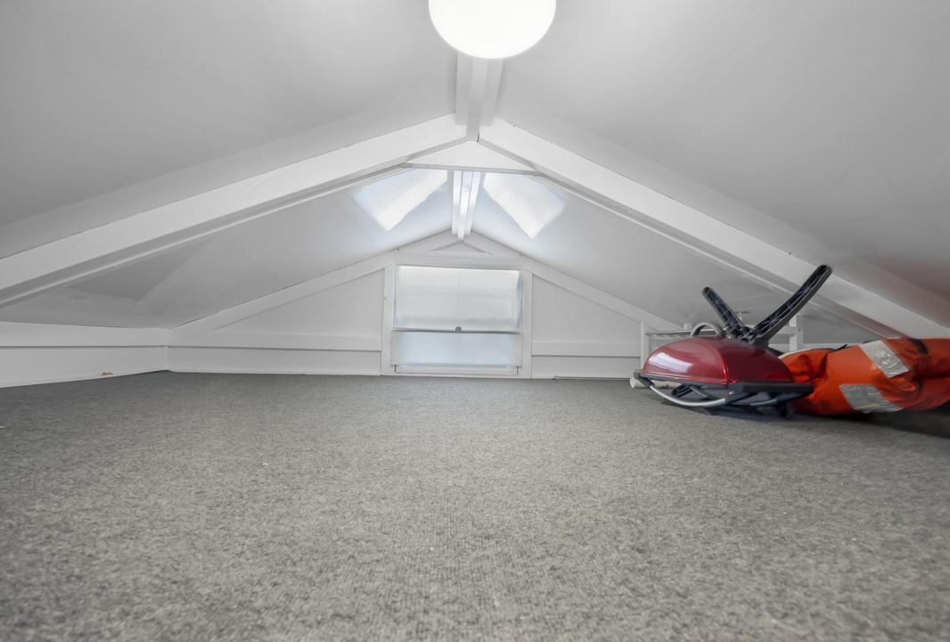 For Sale: $250,000 (1 beds, 1 baths, 600 Square Feet)