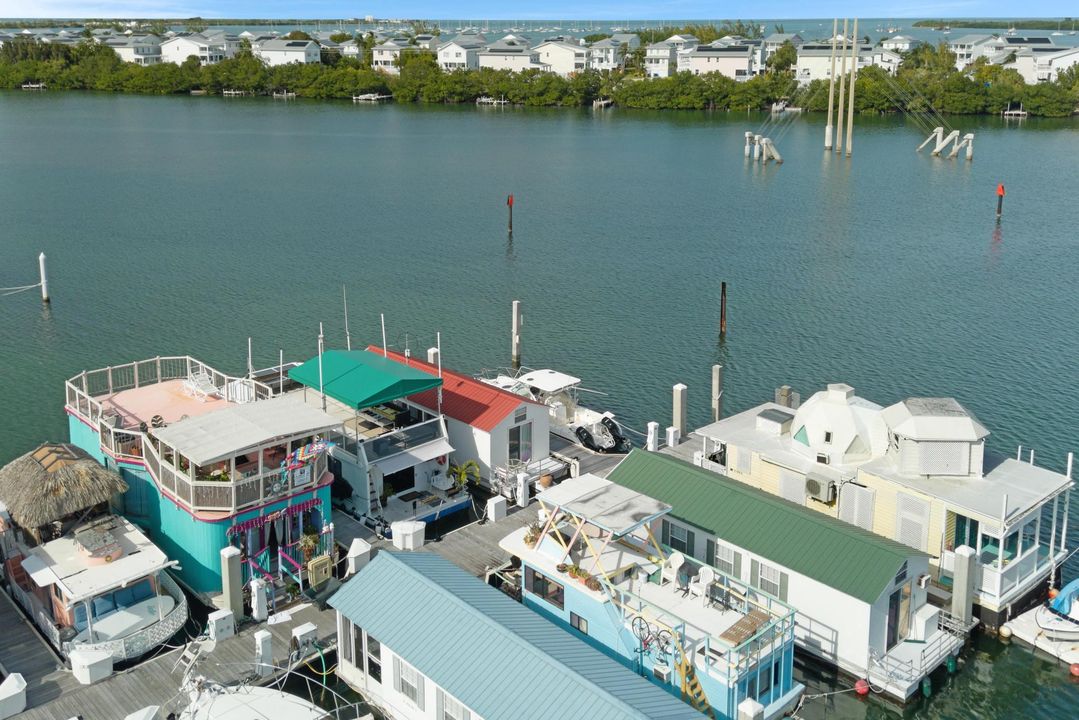 For Sale: $250,000 (1 beds, 1 baths, 600 Square Feet)