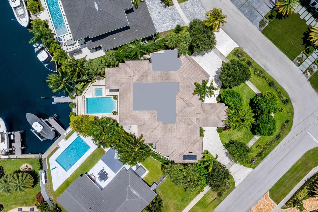 Под контрактом: $5,750,000 (5 спален, 7 ванн, 6051 Квадратных фут)