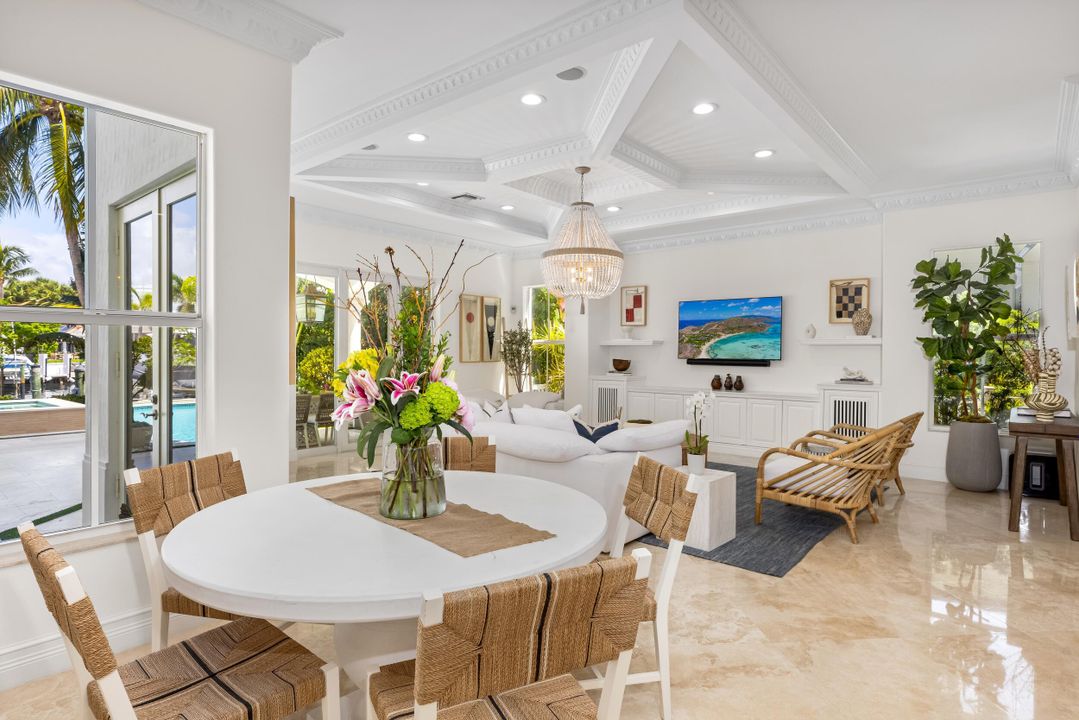 Под контрактом: $5,750,000 (5 спален, 7 ванн, 6051 Квадратных фут)