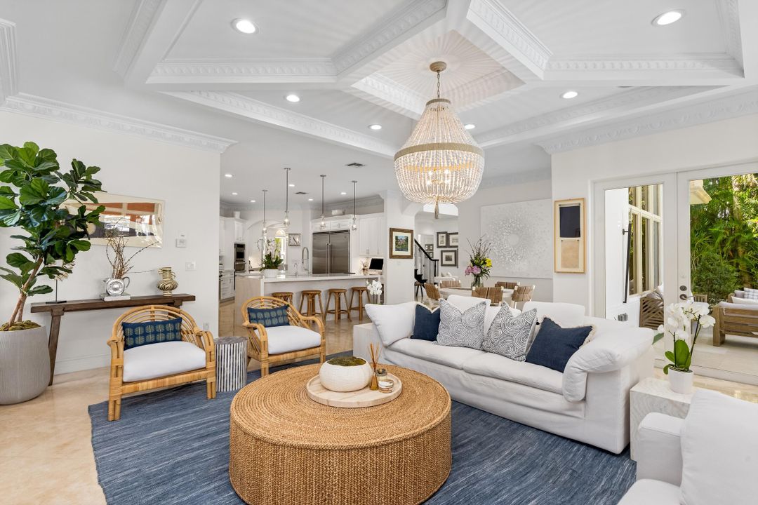 Под контрактом: $5,750,000 (5 спален, 7 ванн, 6051 Квадратных фут)