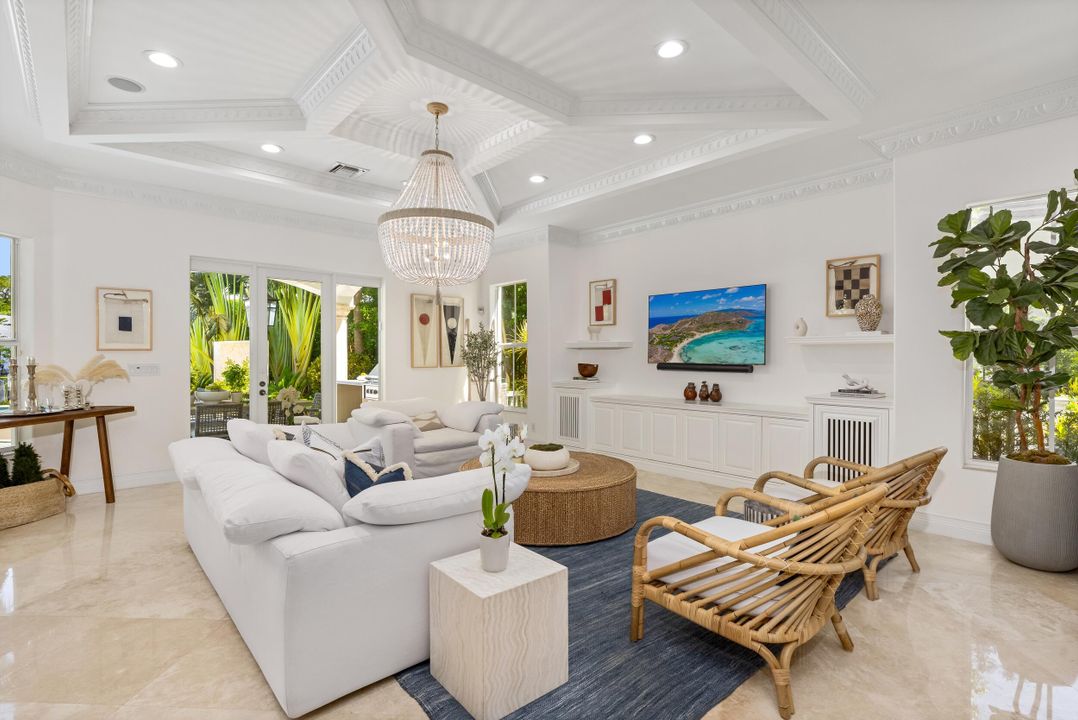 Под контрактом: $5,750,000 (5 спален, 7 ванн, 6051 Квадратных фут)