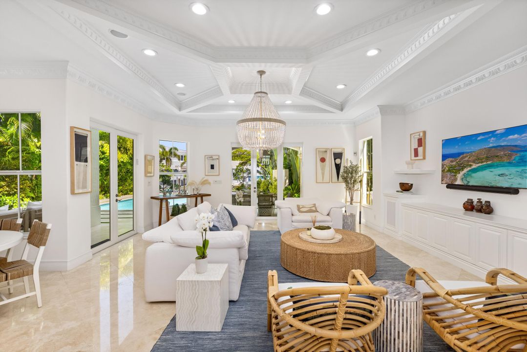 Под контрактом: $5,750,000 (5 спален, 7 ванн, 6051 Квадратных фут)