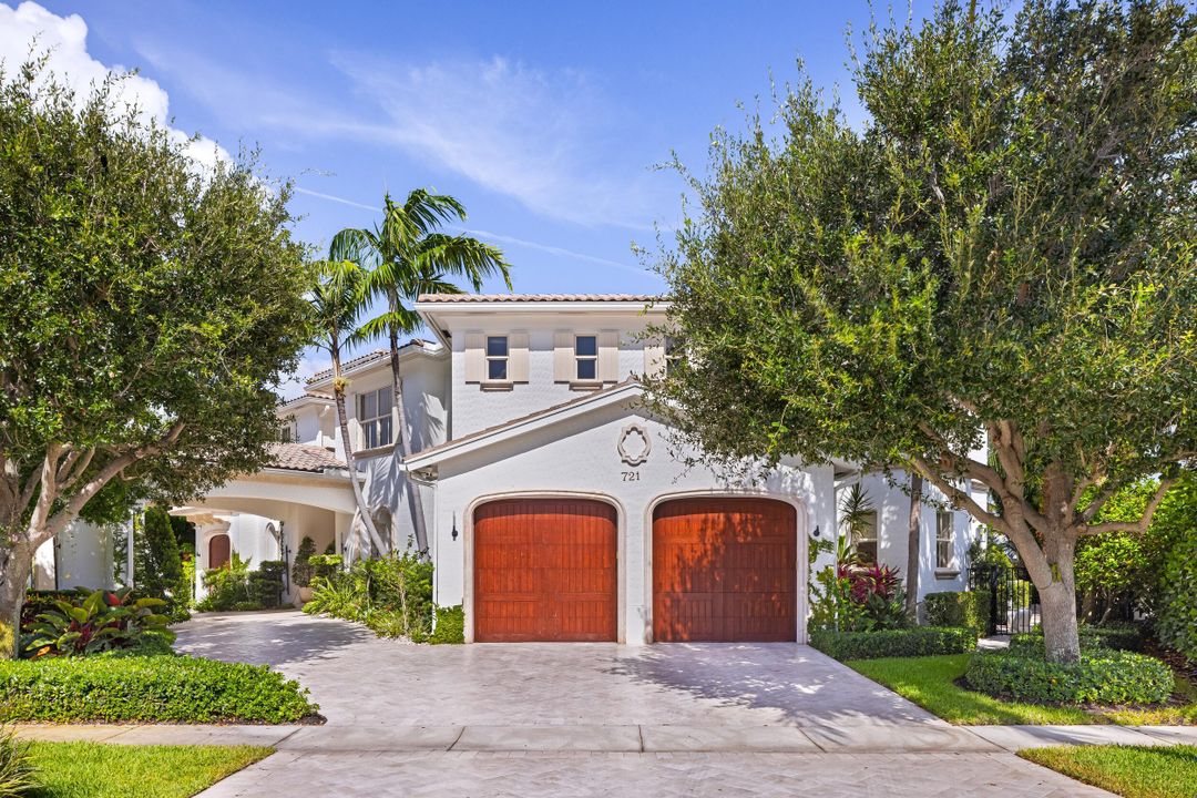 Под контрактом: $5,750,000 (5 спален, 7 ванн, 6051 Квадратных фут)