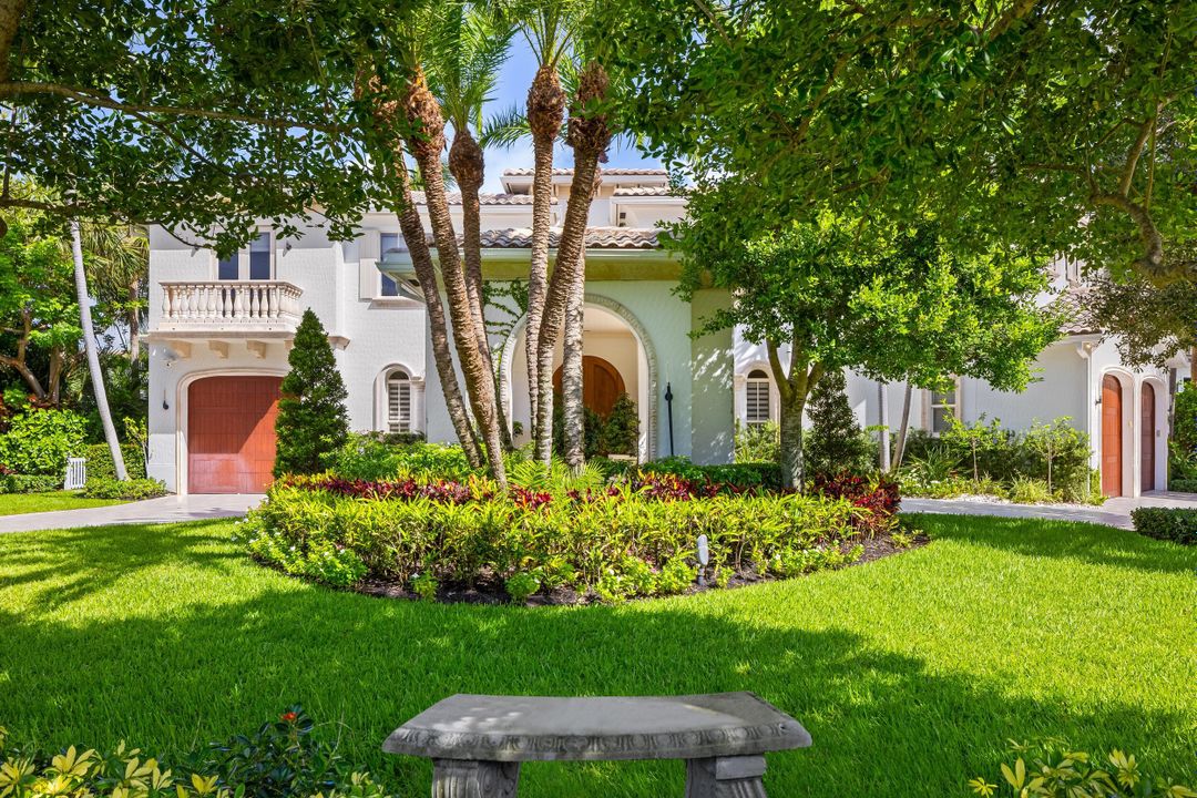 Под контрактом: $5,750,000 (5 спален, 7 ванн, 6051 Квадратных фут)