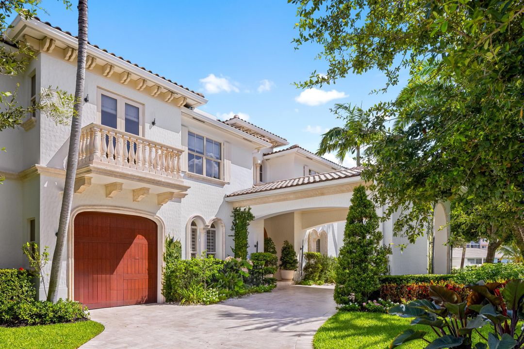 Под контрактом: $5,750,000 (5 спален, 7 ванн, 6051 Квадратных фут)