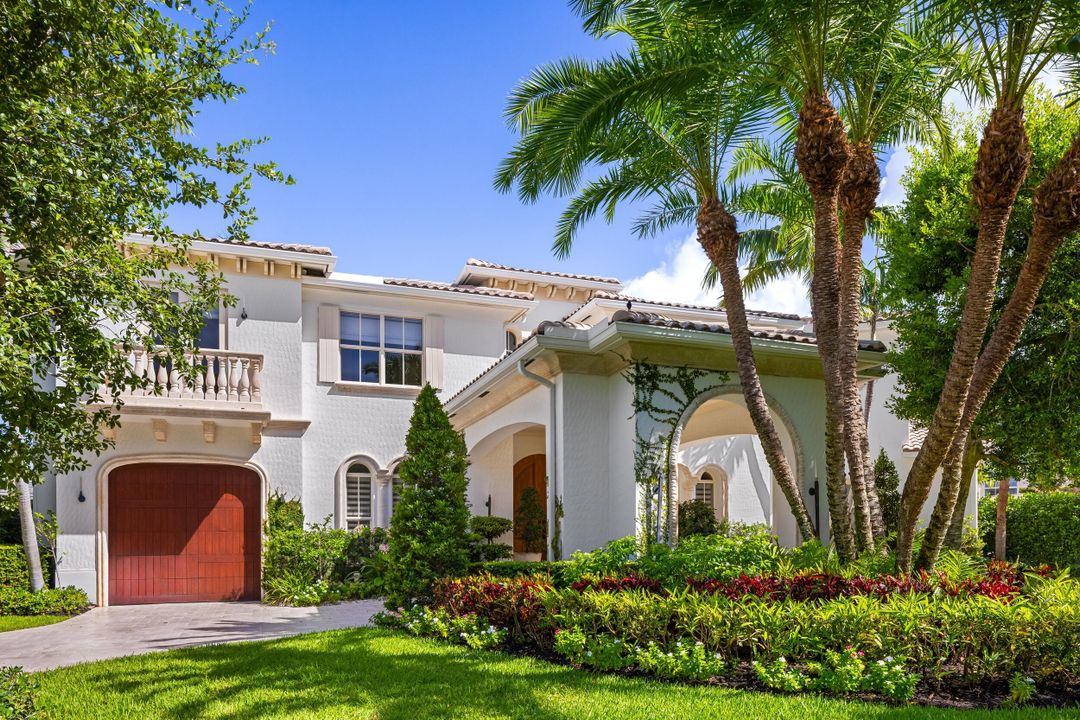 Под контрактом: $5,750,000 (5 спален, 7 ванн, 6051 Квадратных фут)