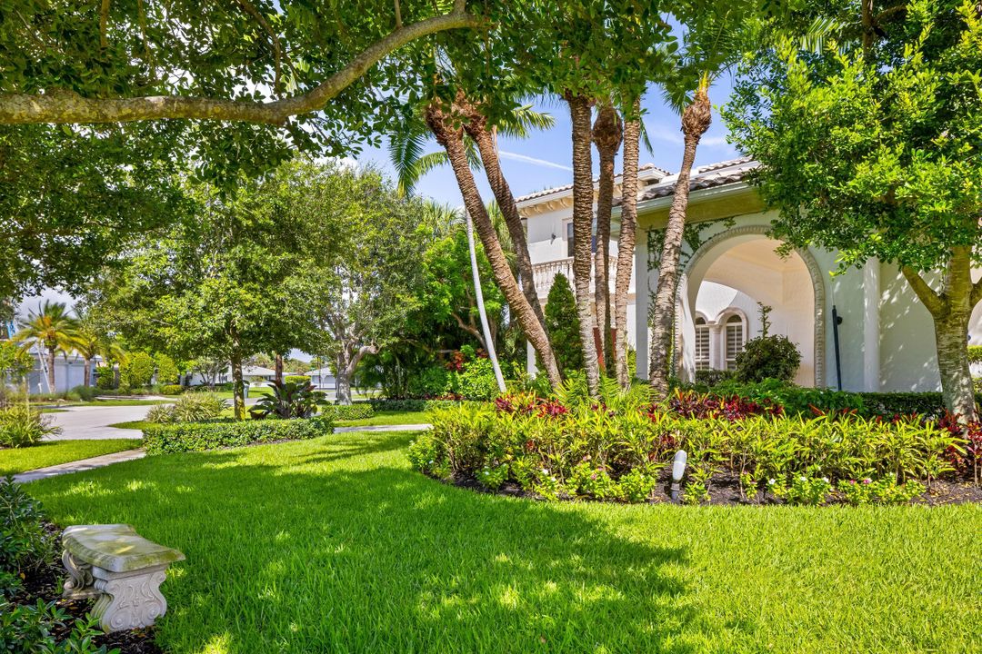 Под контрактом: $5,750,000 (5 спален, 7 ванн, 6051 Квадратных фут)