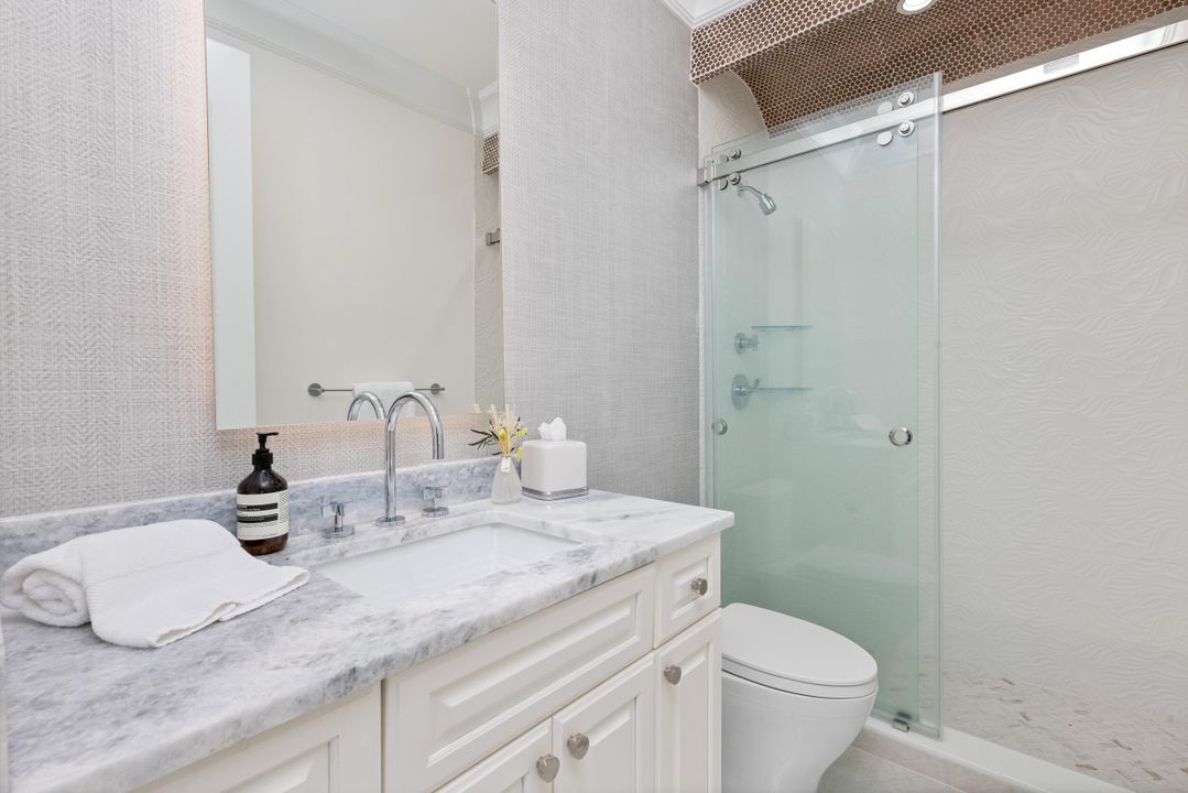 Под контрактом: $5,750,000 (5 спален, 7 ванн, 6051 Квадратных фут)