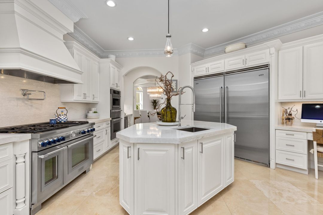 Под контрактом: $5,750,000 (5 спален, 7 ванн, 6051 Квадратных фут)