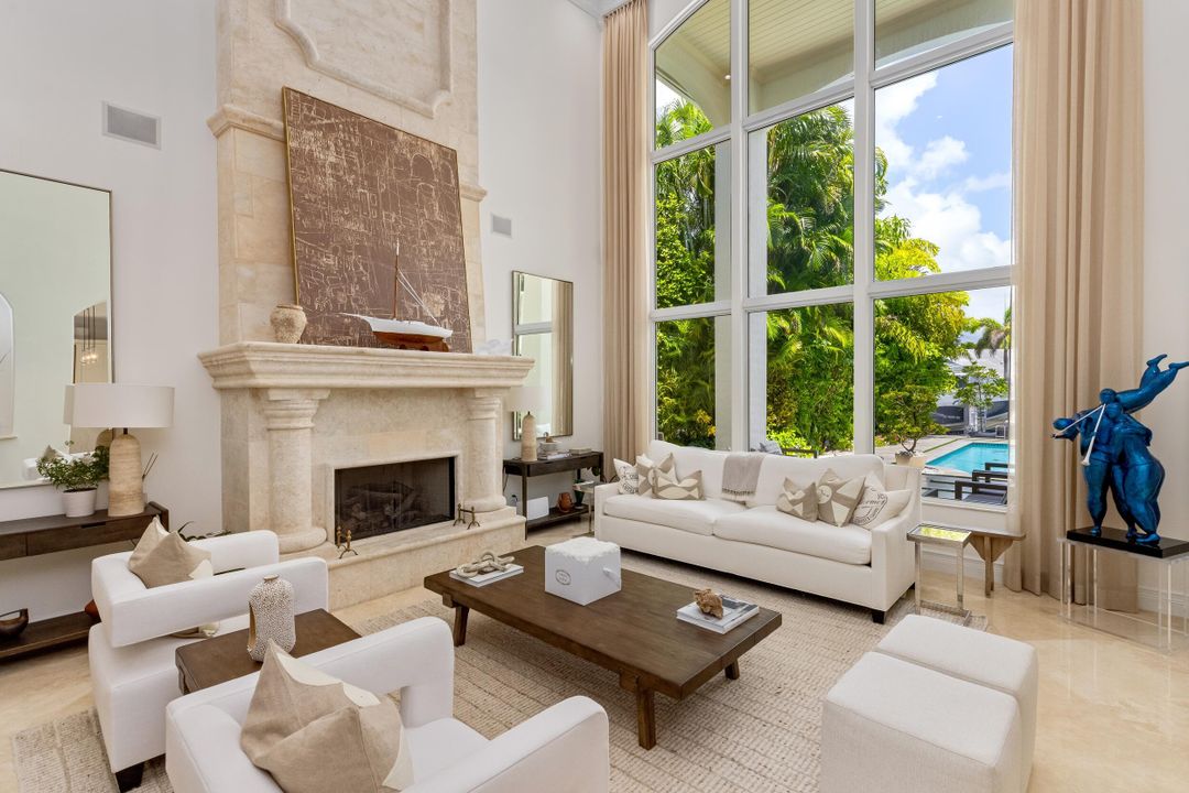 Под контрактом: $5,750,000 (5 спален, 7 ванн, 6051 Квадратных фут)